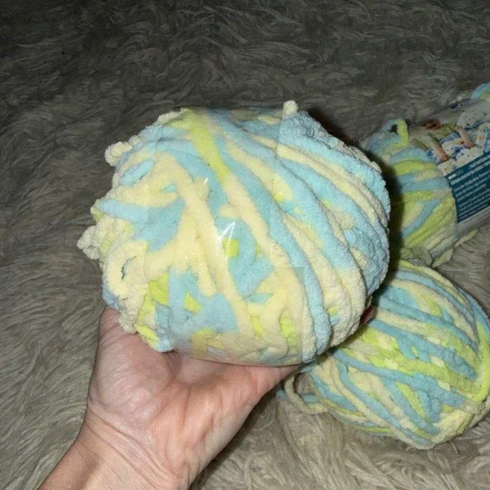 Bernat Baby Blanket Yarn, 3.5 oz, 72 Yds, Gauge 6 Super Bulky, Little Dinosaurs